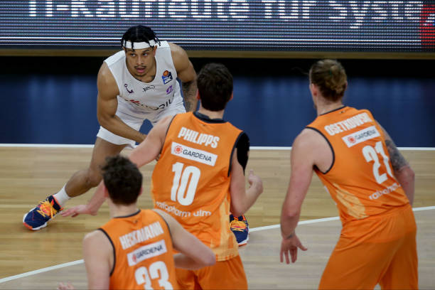 审慎调配球 审慎调配球